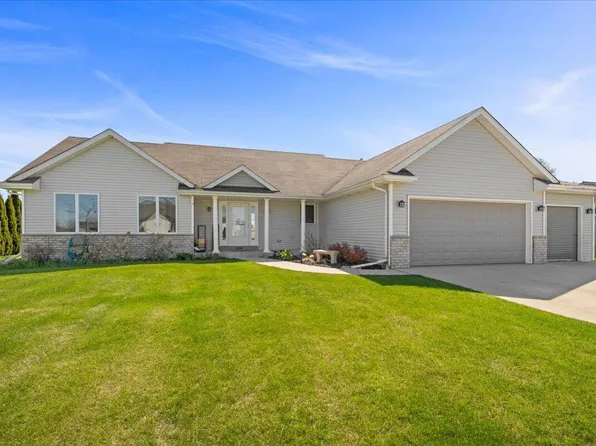 256 East Redding CIRCLE, Belgium, WI 53004