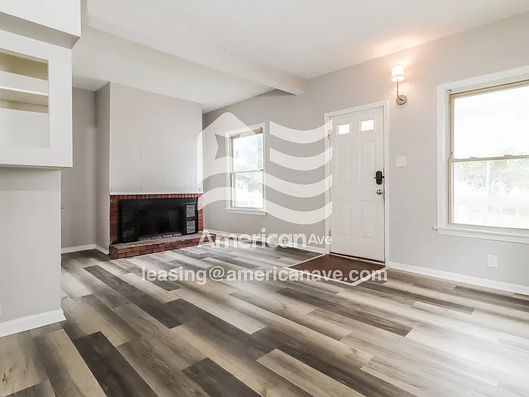 1559191_001_living_room_2.jpg