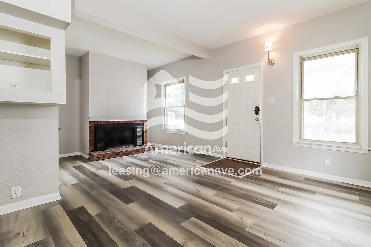 1559191_001_living_room_2.jpg - 1745 Georgia Ave