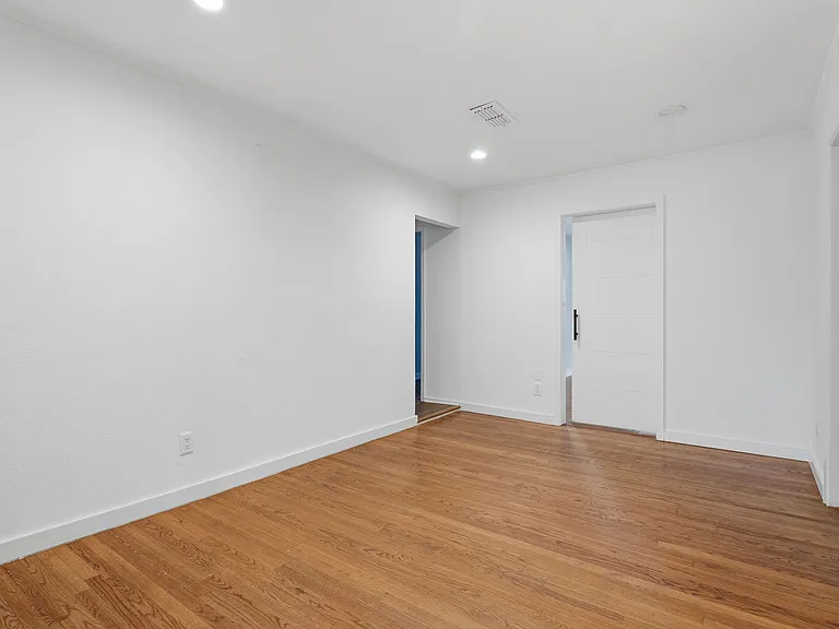 1520 E Hankerson St — Photo 15