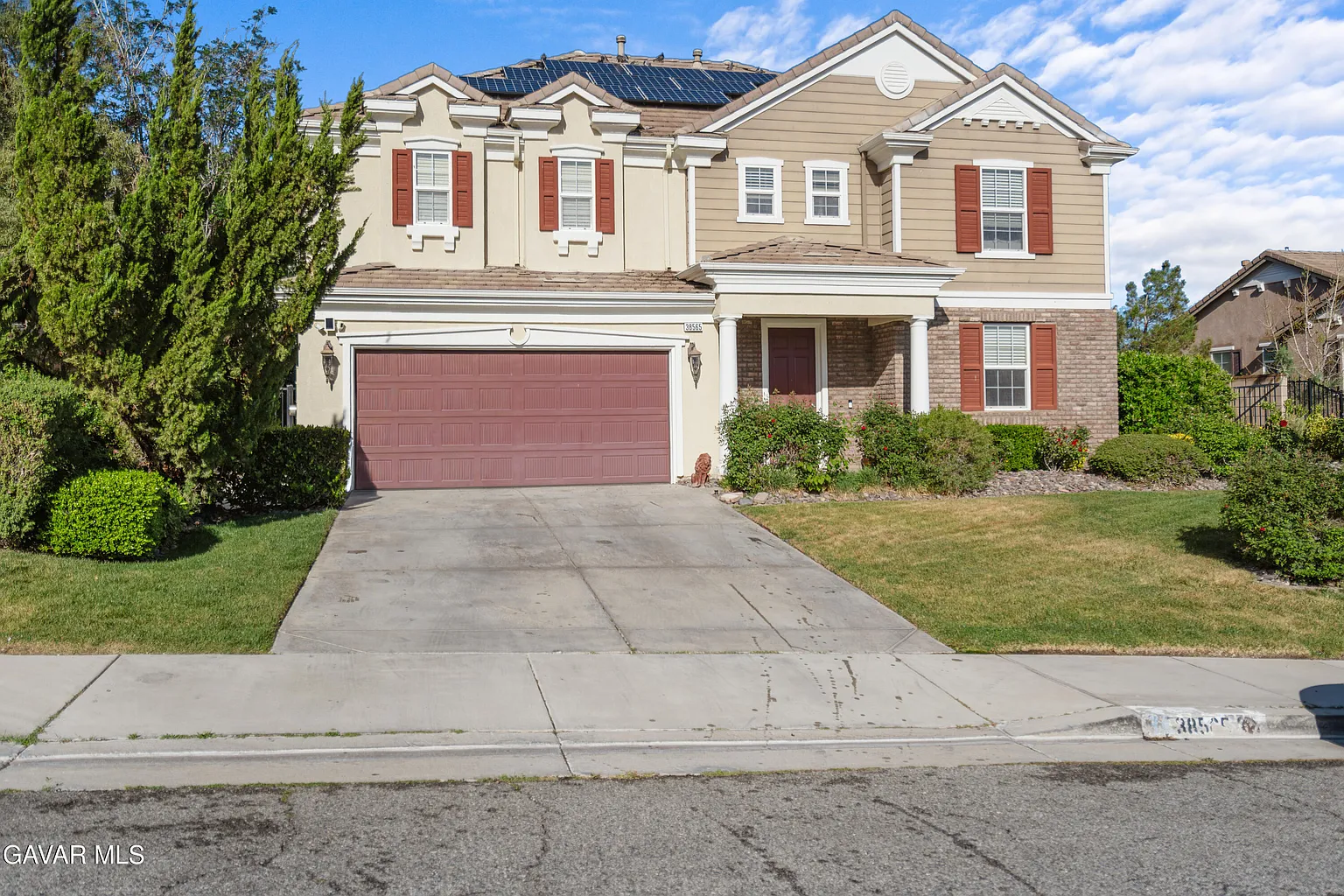 38565 Lion Way photo 1