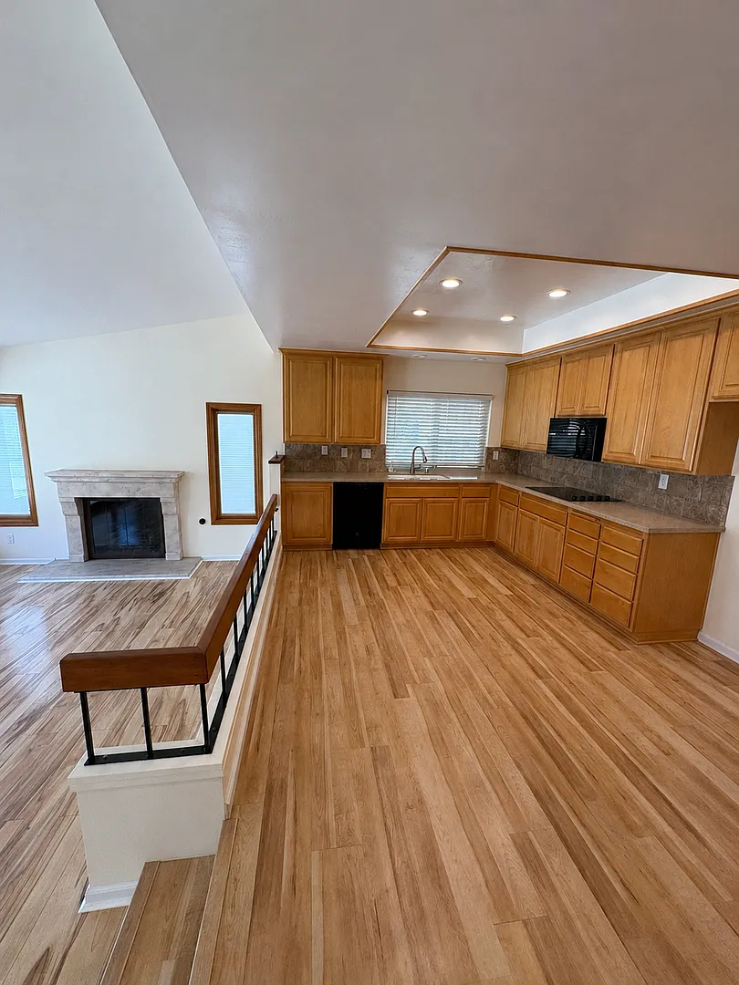 Spacious 4-Bedroom Camarillo Home on a Quiet Cul-de-Sac — Photo 3