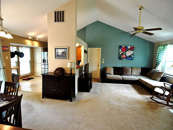 4th image of 691 Arrowwood Cir