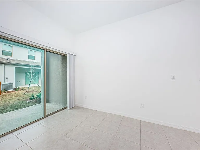 8327 Crescent Oaks Dr — Photo 18