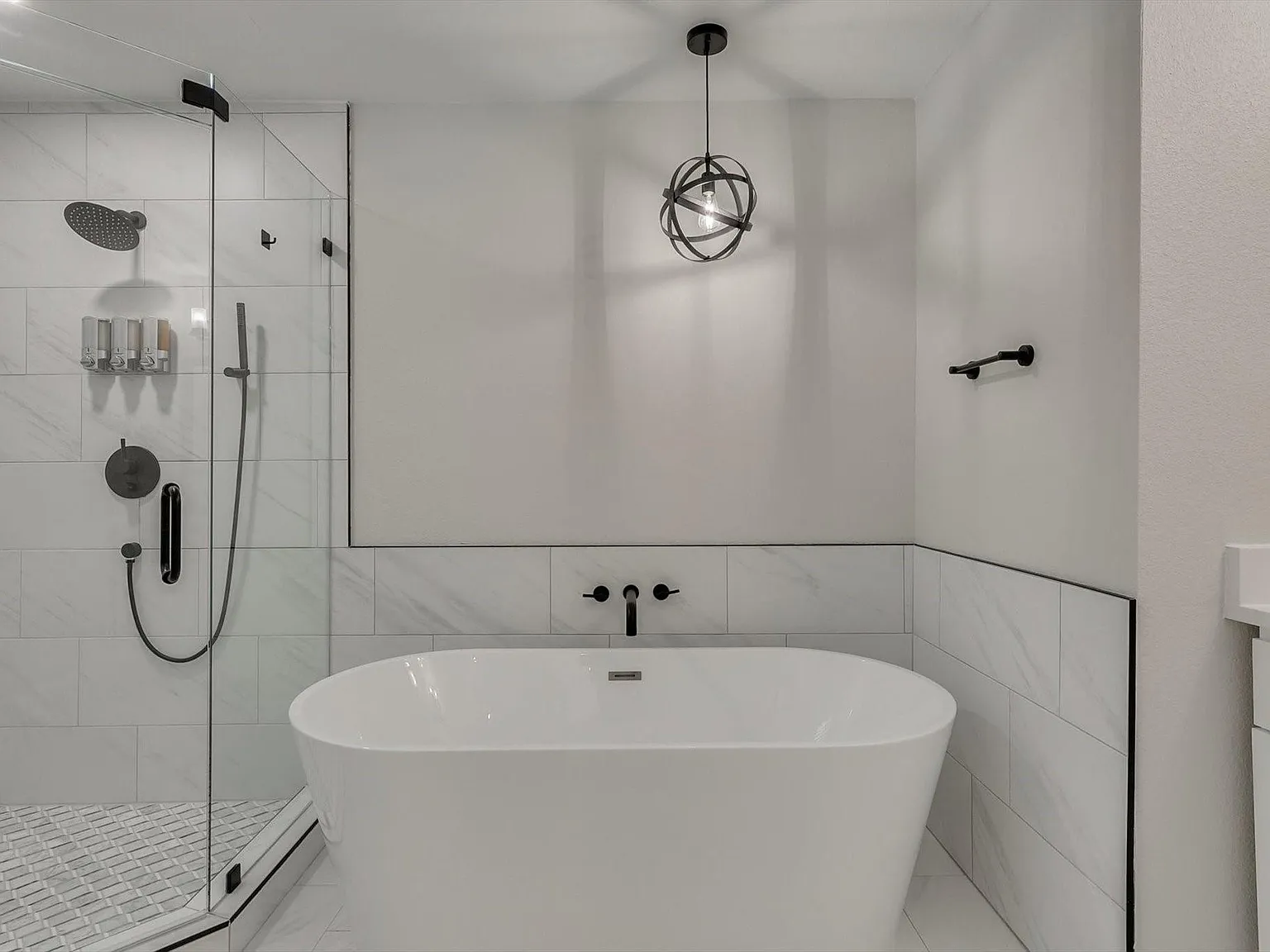 4 bed, 2836 sqft, $3,550 — Photo 4