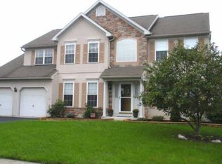 306 Elizabeth Dr, Sinking Spring, PA 19608