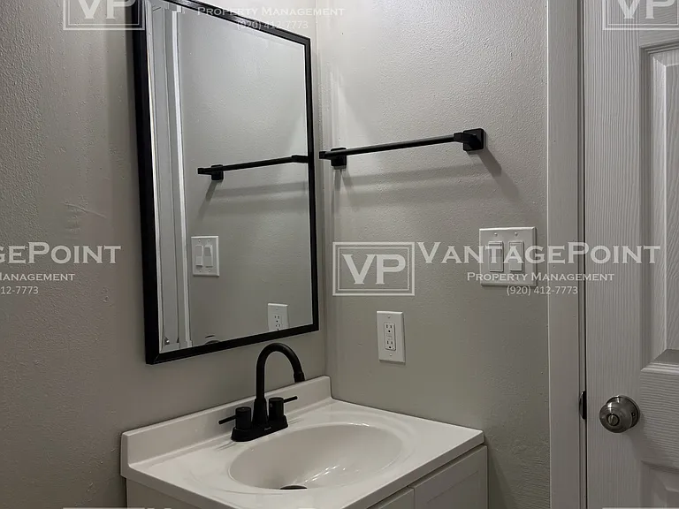 2120 Van Deuren St #C — Photo 8