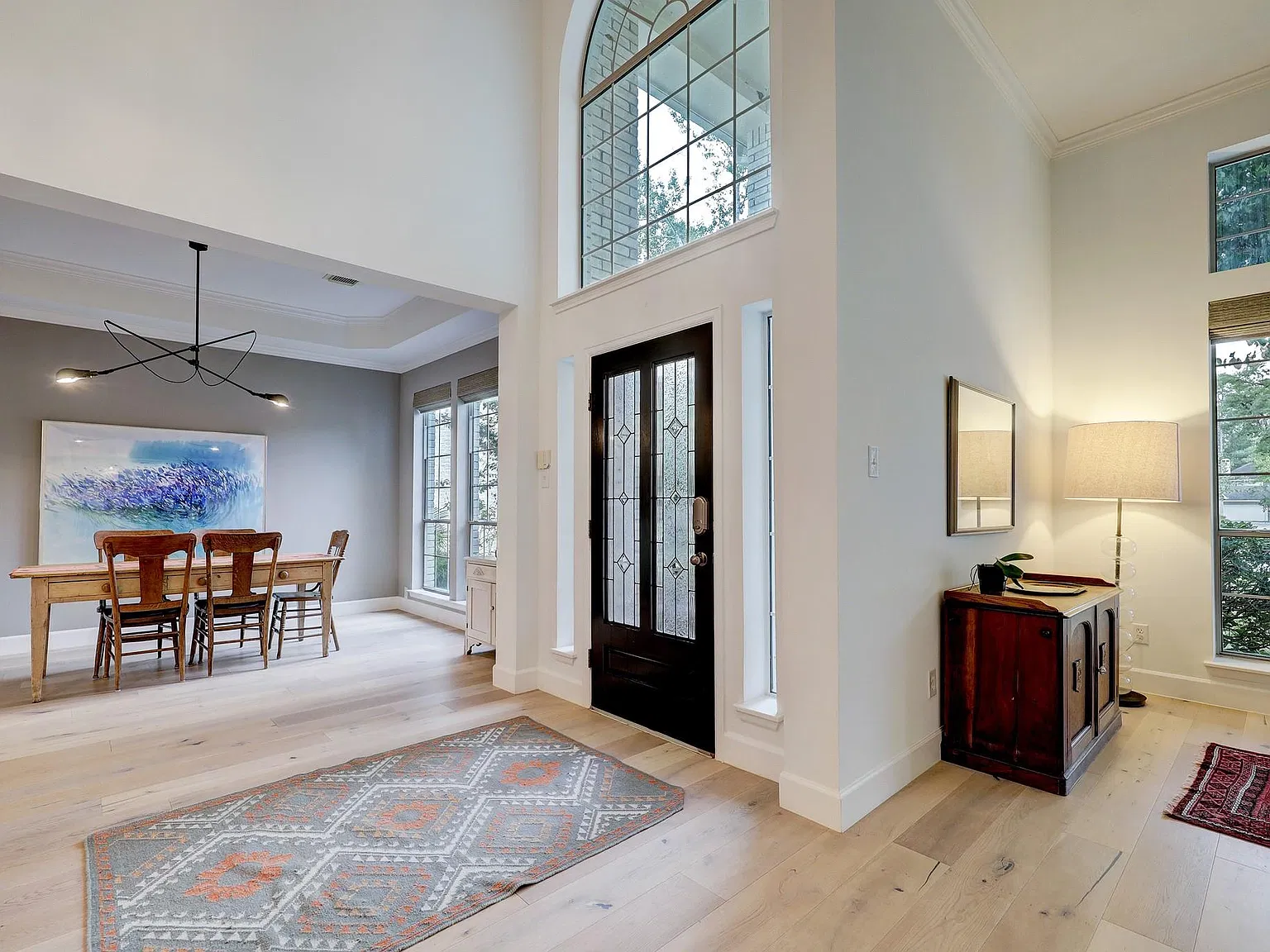 5 bed, 3.5 bath, 3659 sqft, $3,500 — Photo 3