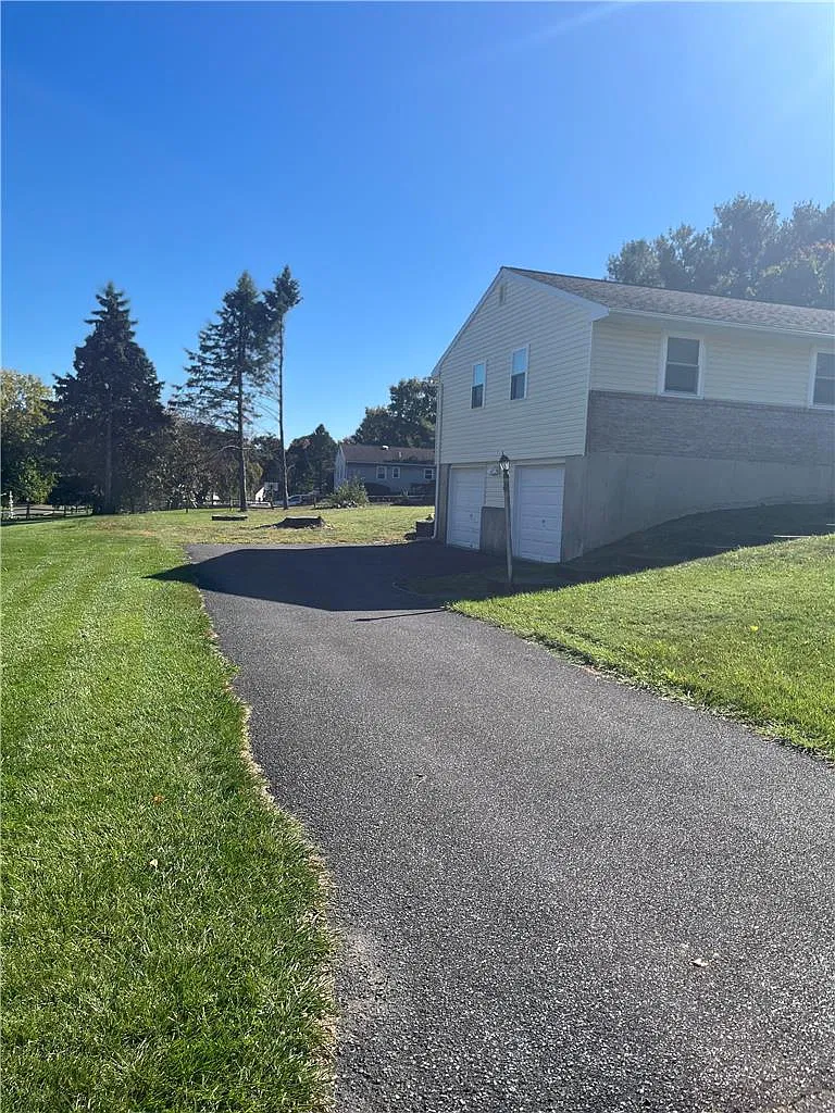 3 bed, 1232 sqft, $2,500 — Photo 2