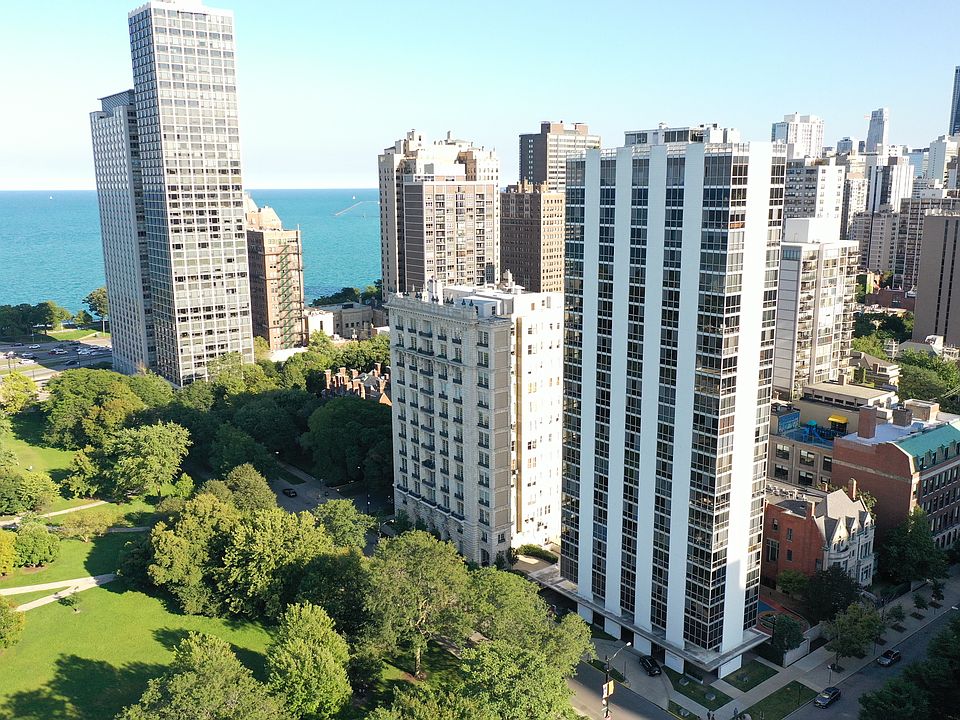 1st image of 1555 N Dearborn Pkwy APT 6D