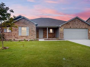 112 Cooper Dr, Cleburne, TX 76031