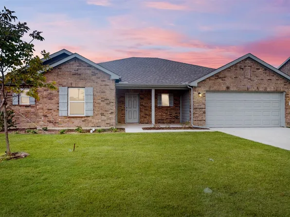 112 Cooper Dr, Cleburne, TX 76031