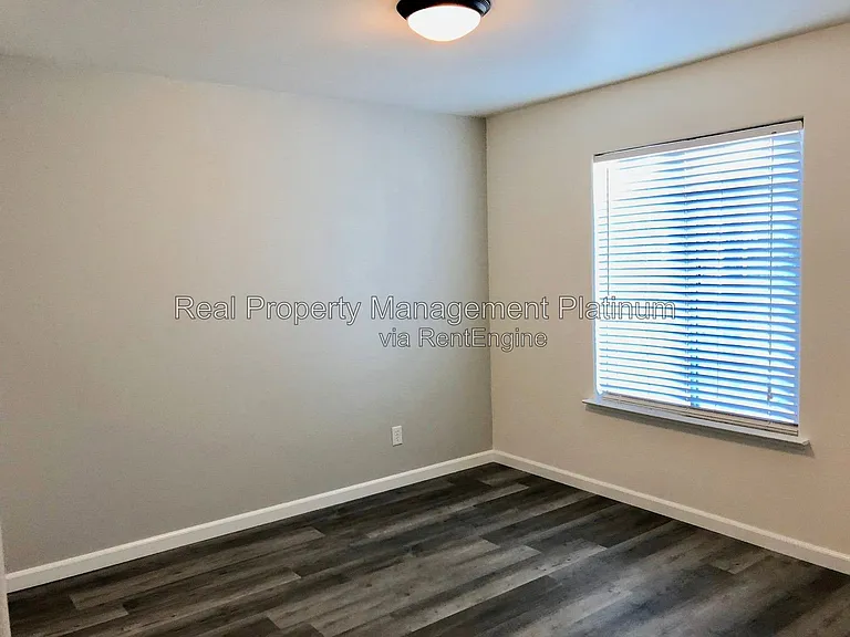 2667 Santa Ana Ave — Photo 6