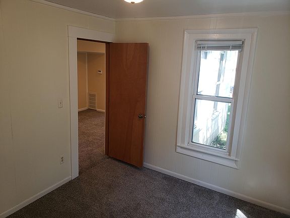 3rd image of 127 Lexington Ave SW #2