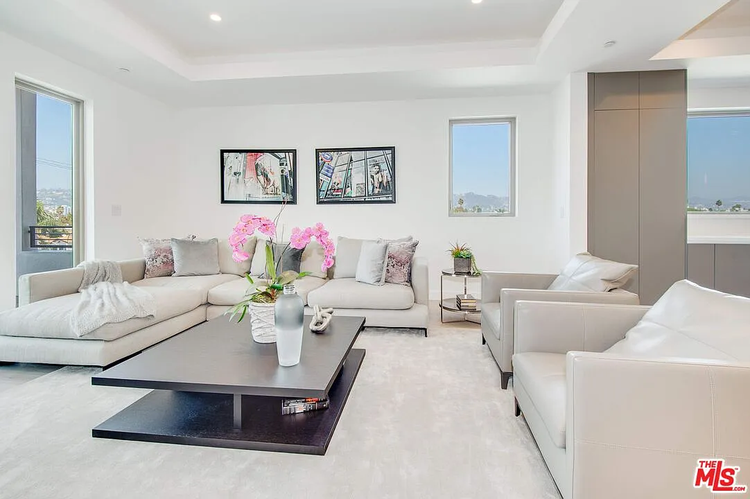 Building Photo - 361 N Genesee Ave #4