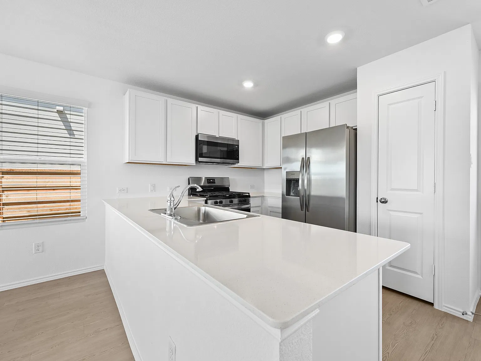 3 bed, 2.5 bath, 1427 sqft, $1,850 — Photo 2