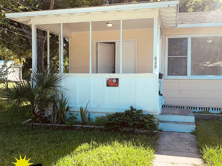628 Byron Ave — Photo 1