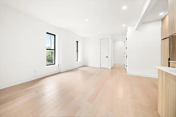 Rented by SERHANT. | media 8