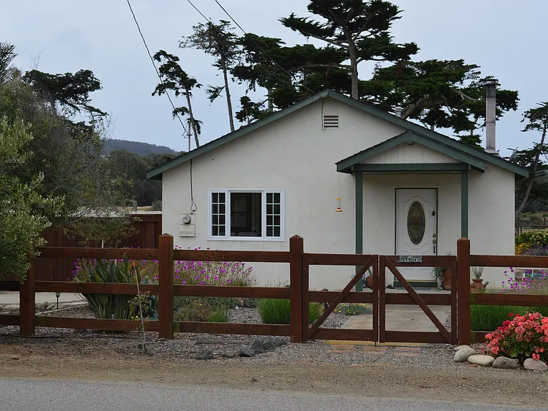 Front of the house/Street view