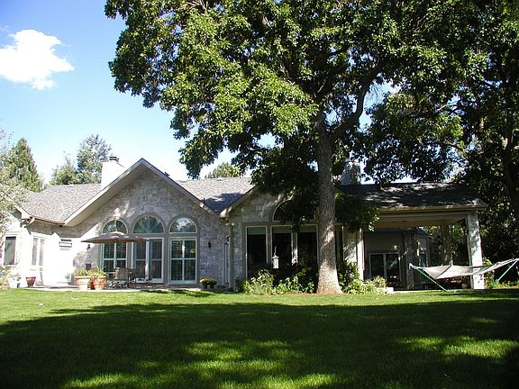 Level back yard, outdoor  entertaining areas, covered porch, built in grill