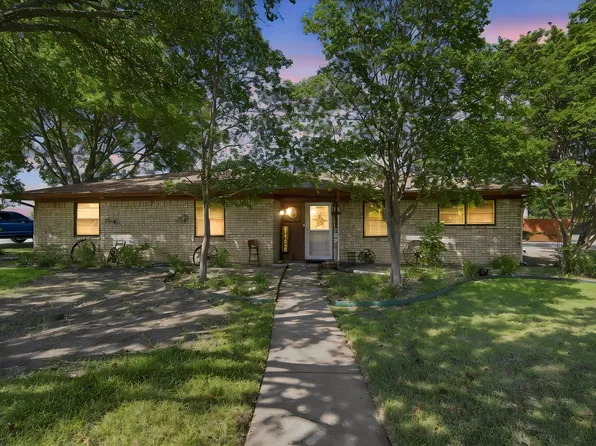 300 Pebble Creek Ln, Red Oak, TX 75154