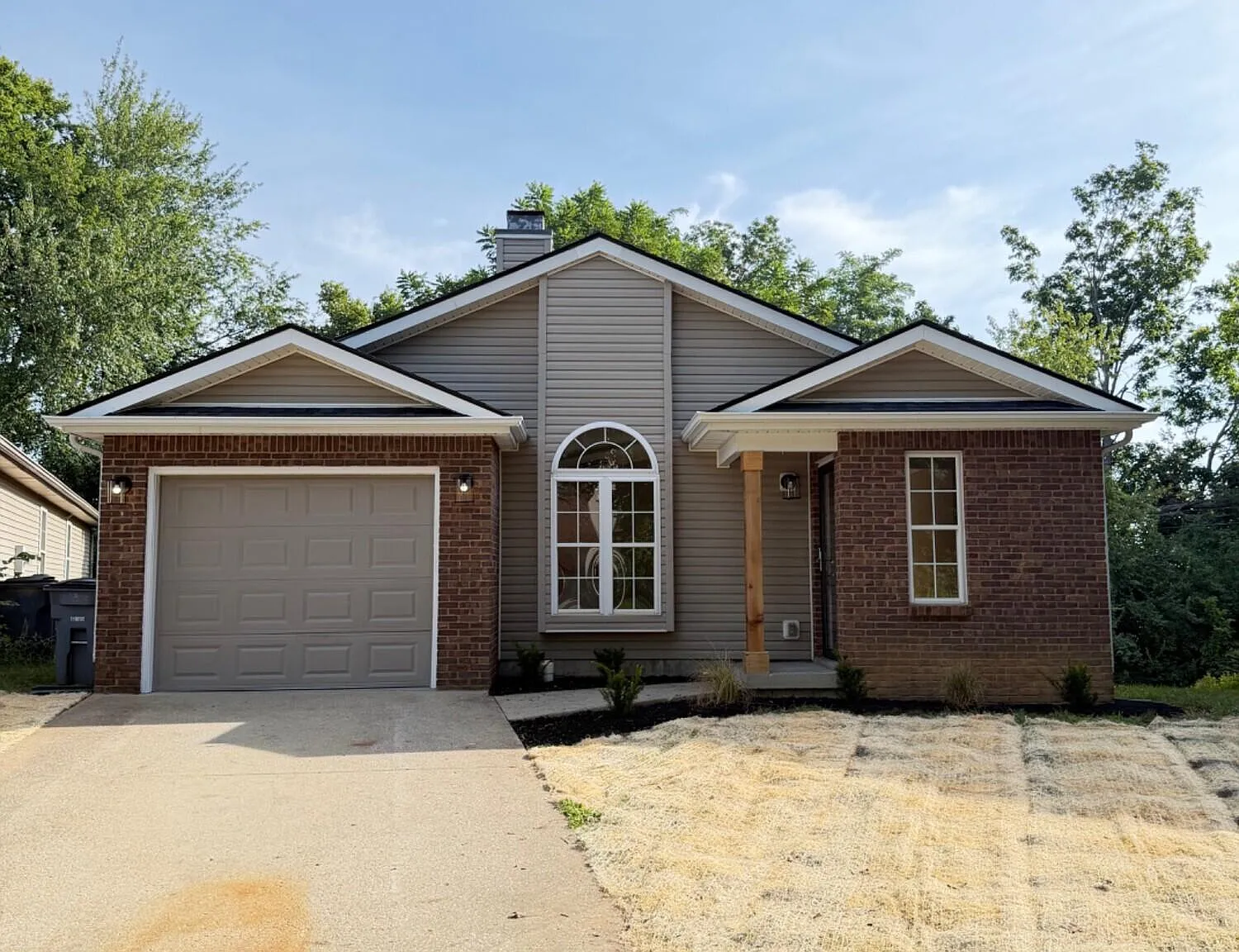 3 bed, 2.0 bath, 1104 sqft, $1,800 — Photo 1