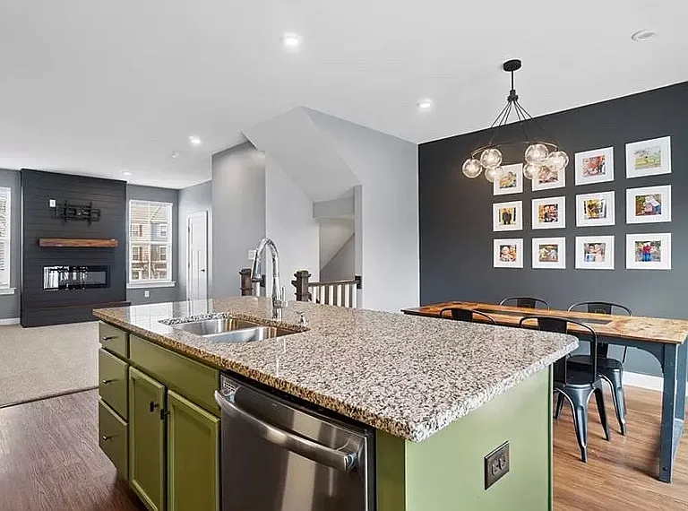 902 Avast Way — Photo 13