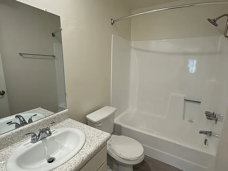 662 Hayvenhurst Ave #110 — Photo 4