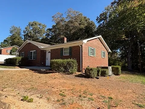 3 bed, 1.0 bath, 1444 sqft, $1,400 — Photo 3