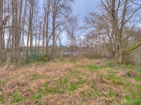 3rd image of 1395 27th Street SE