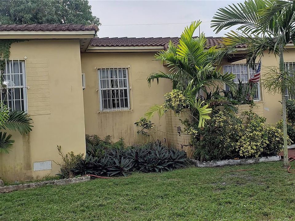 2nd image of 140 E 35th St