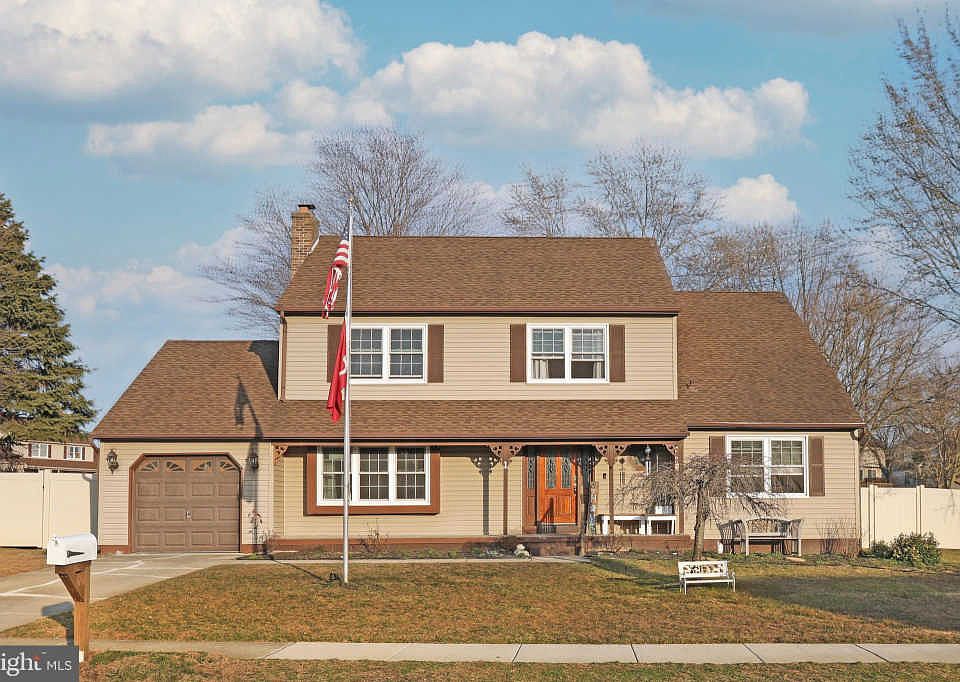 1st image of 1 Green Acre Way
