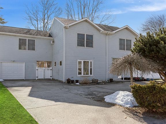 2nd image of 701 Wren Ct