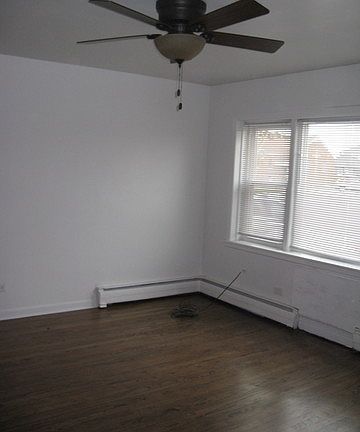 4th image of 1910 Division St APT 9
