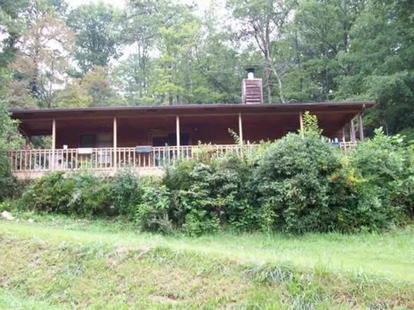630 Fox Hollow Cir, Franklin, NC 28734