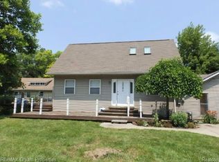 4854 Elizabeth Lake Rd, Waterford, MI 48327