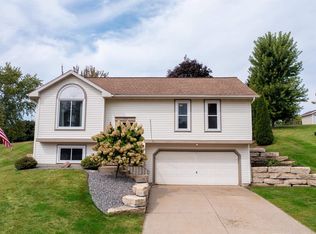 105 Victoria Ln, Barneveld, WI 53507