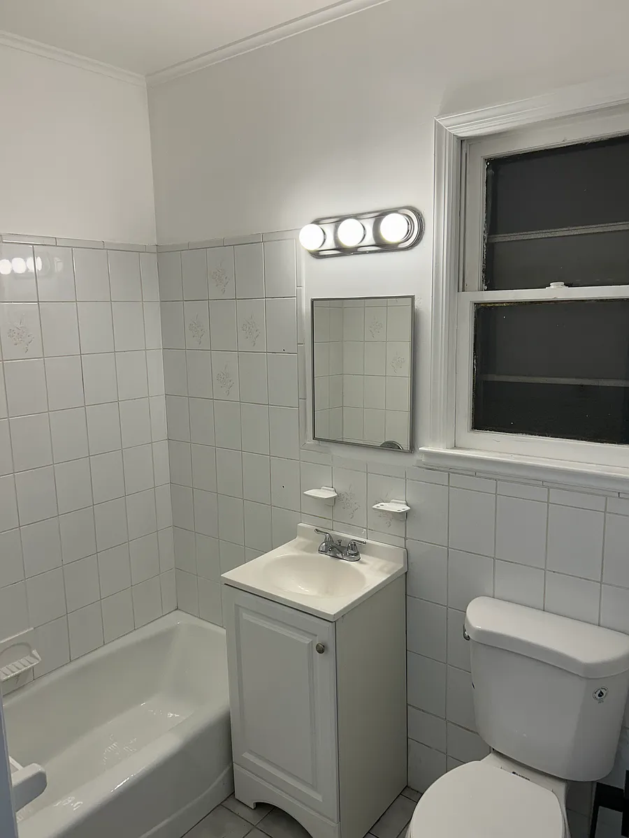 Building Photo - 38 Arverne Ter #1
