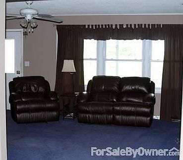 Living room
						:
						21 x 13