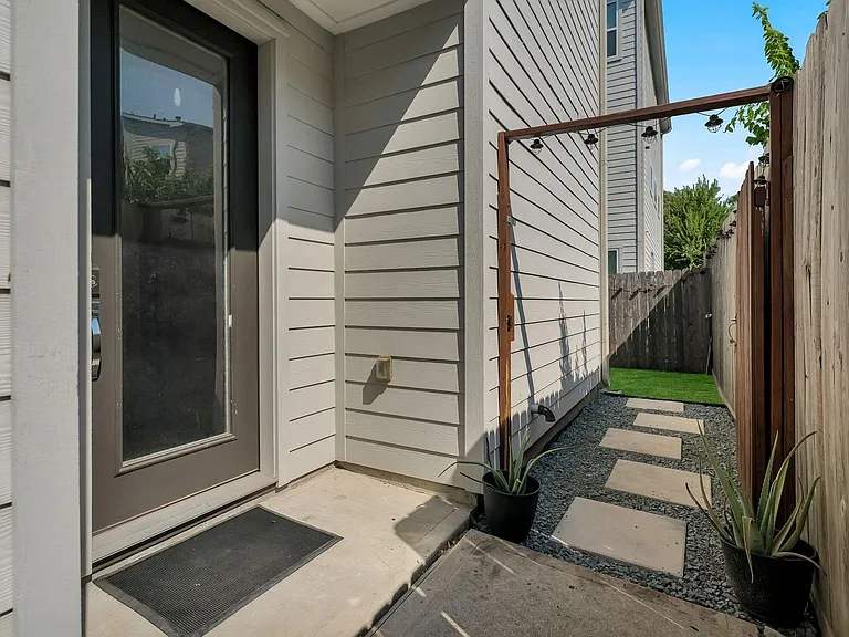 607 Bayou St — Photo 4