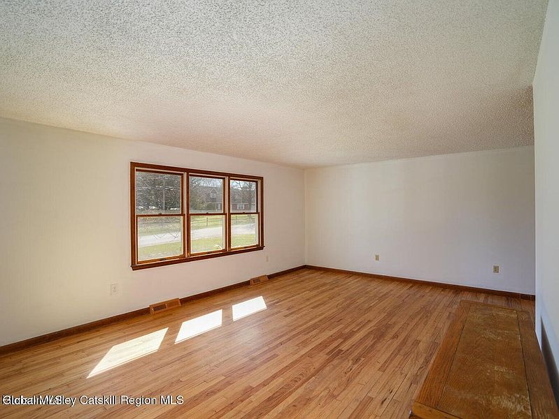 4th image of 16 Spruce Street