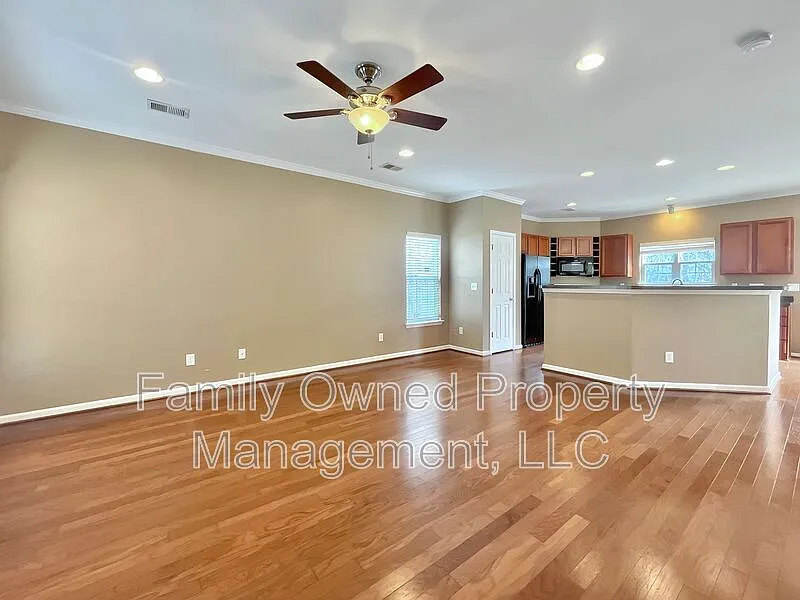 3 bed, 2.5 bath, $2,300 — Photo 3