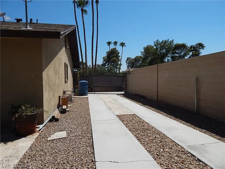 2712 W Oakey Blvd — Photo 21