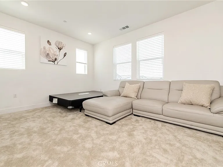 243 Yerba — Photo 28