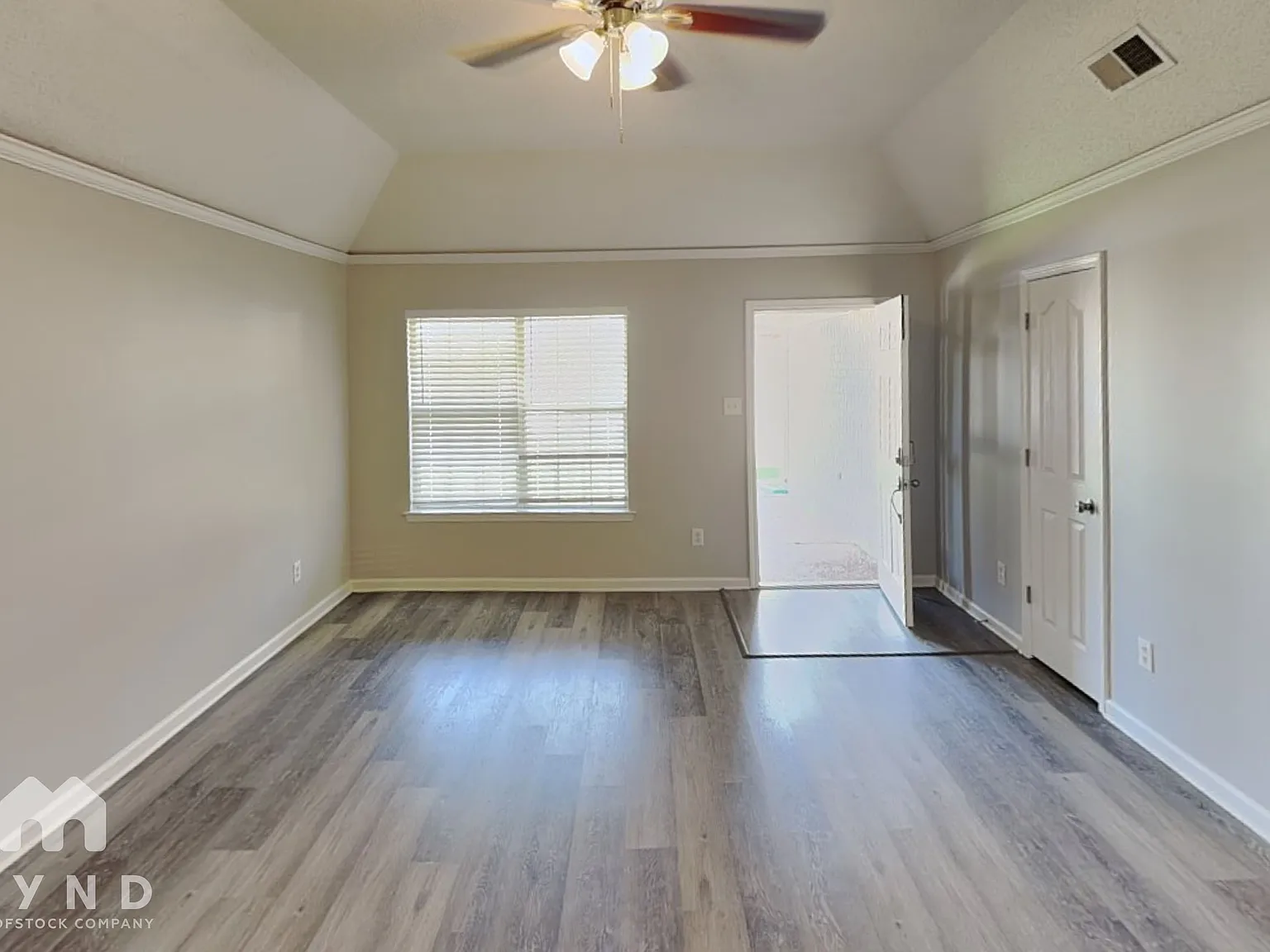 3 bed, 2.0 bath, 1472 sqft, $1,829 — Photo 3