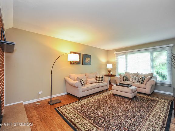 3rd image of 117 N Peartree Ln #117