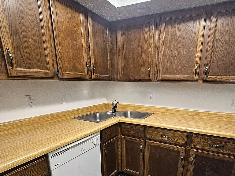 1 Richards Dr — Photo 4