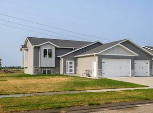 5417 Hendrickson Dr, Bismarck, ND 58504