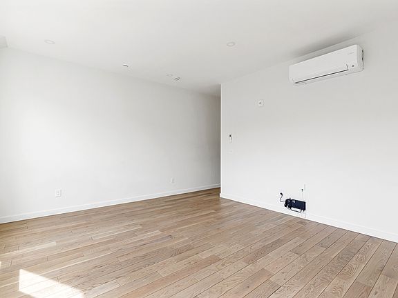3rd image of 71 Richmond St #5