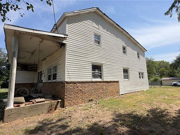 3rd image of 203 County Rd